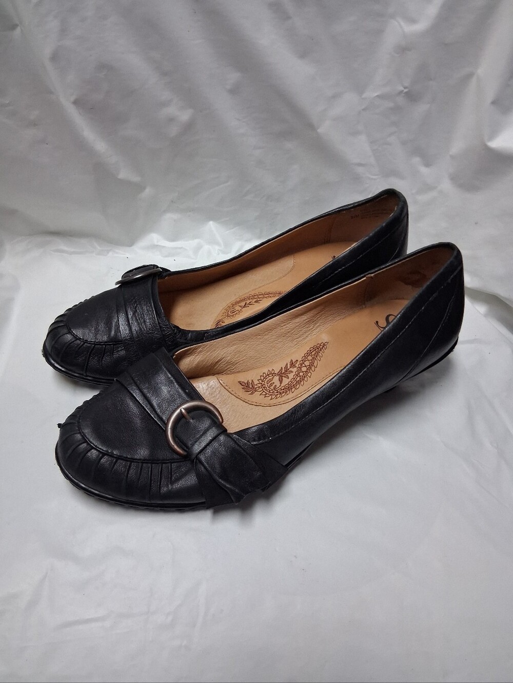 Sofft Black Loafer Style W/ Small Heel Size 9.5 Preowned